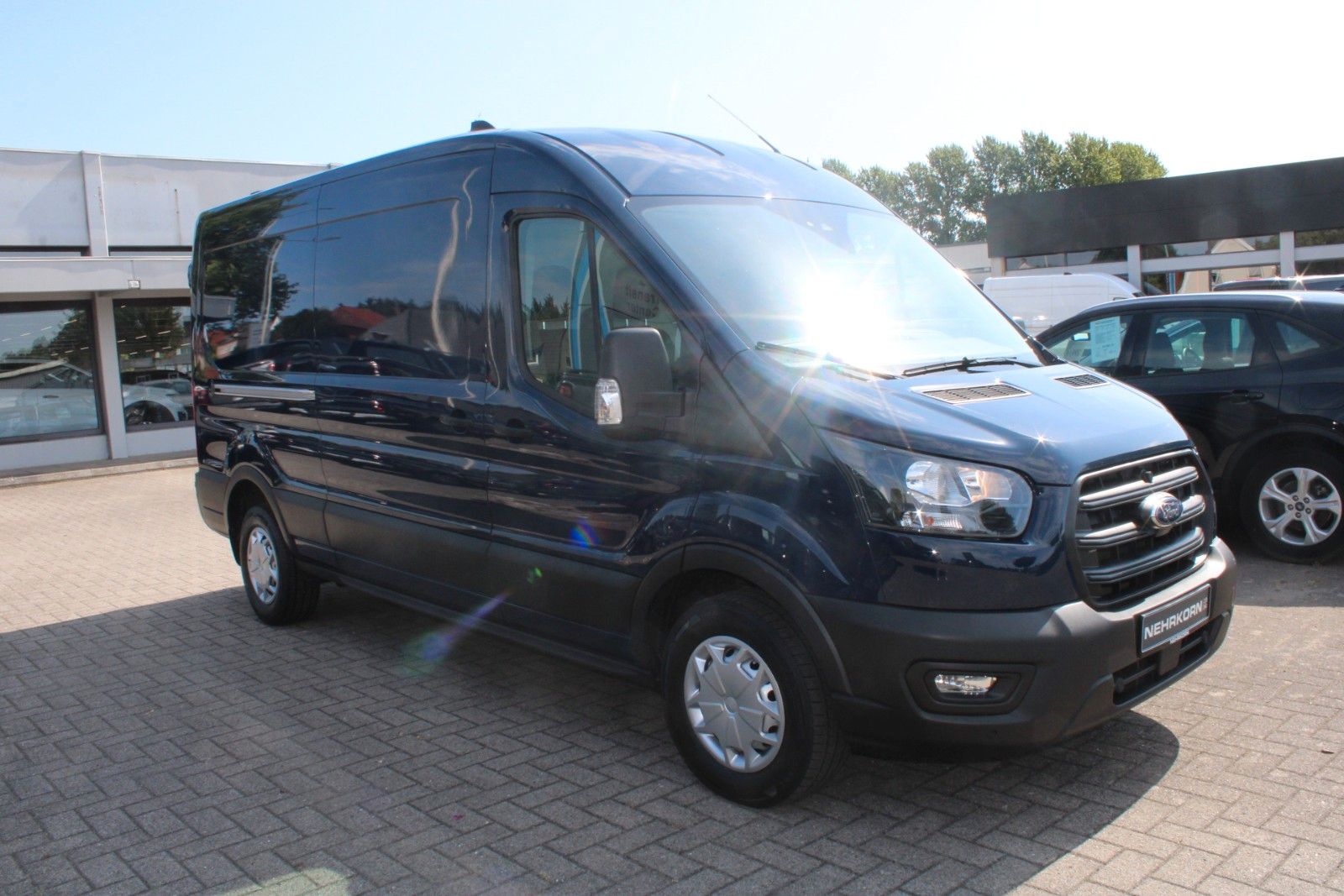 Fahrzeugabbildung Ford Transit 350 L3 H2 Kasten hoch lang KLIMA RFK AHK