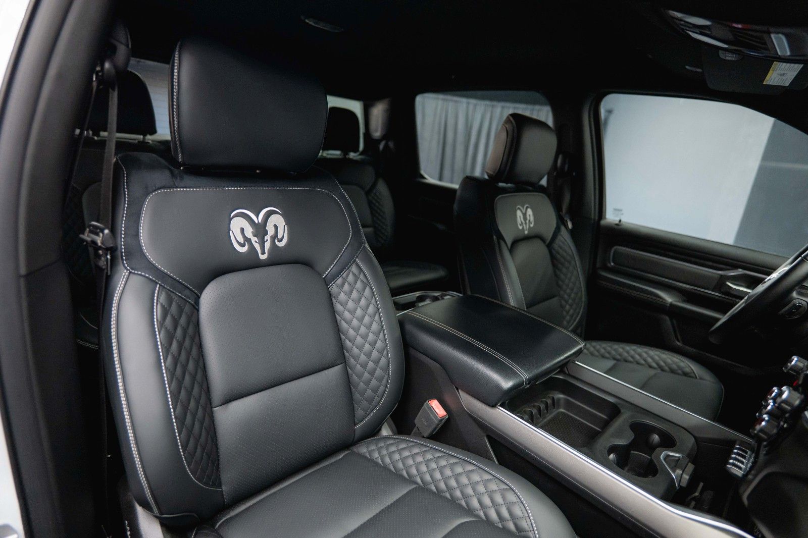 Fahrzeugabbildung Dodge RAM 5.7 V8 HEMI 4x4 OFFROAD Night AXLE LOCK 19%