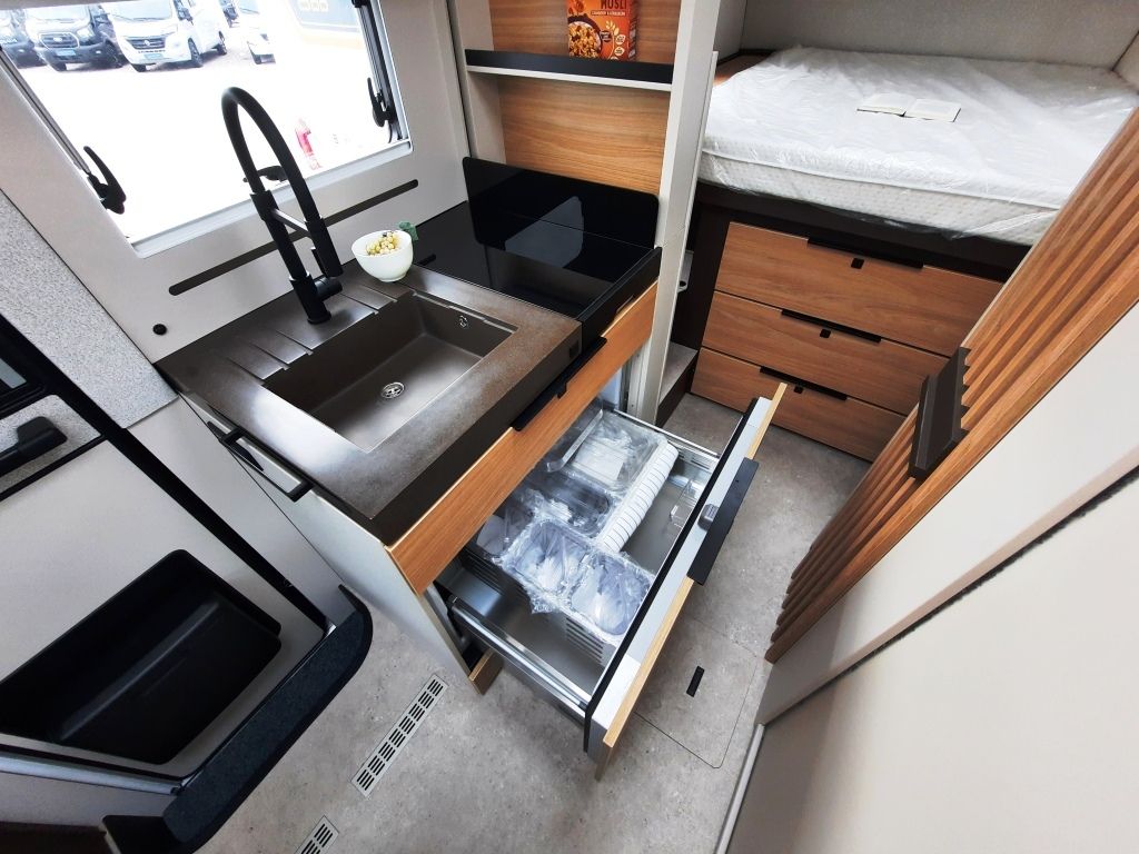 Fahrzeug Übersicht 16 Fahrzeugabbildung Bürstner Signature SFT 7.4 Verfüg./Sparen Sie 9.888,- €