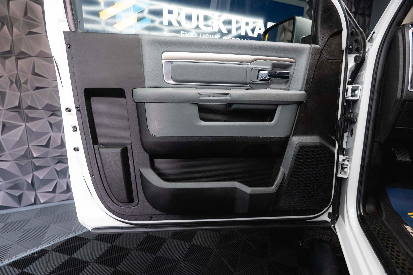 Fahrzeugabbildung Dodge RAM 5.7 V8 HEMI 4x4 SingleCab MAXI LONGBED *LED*