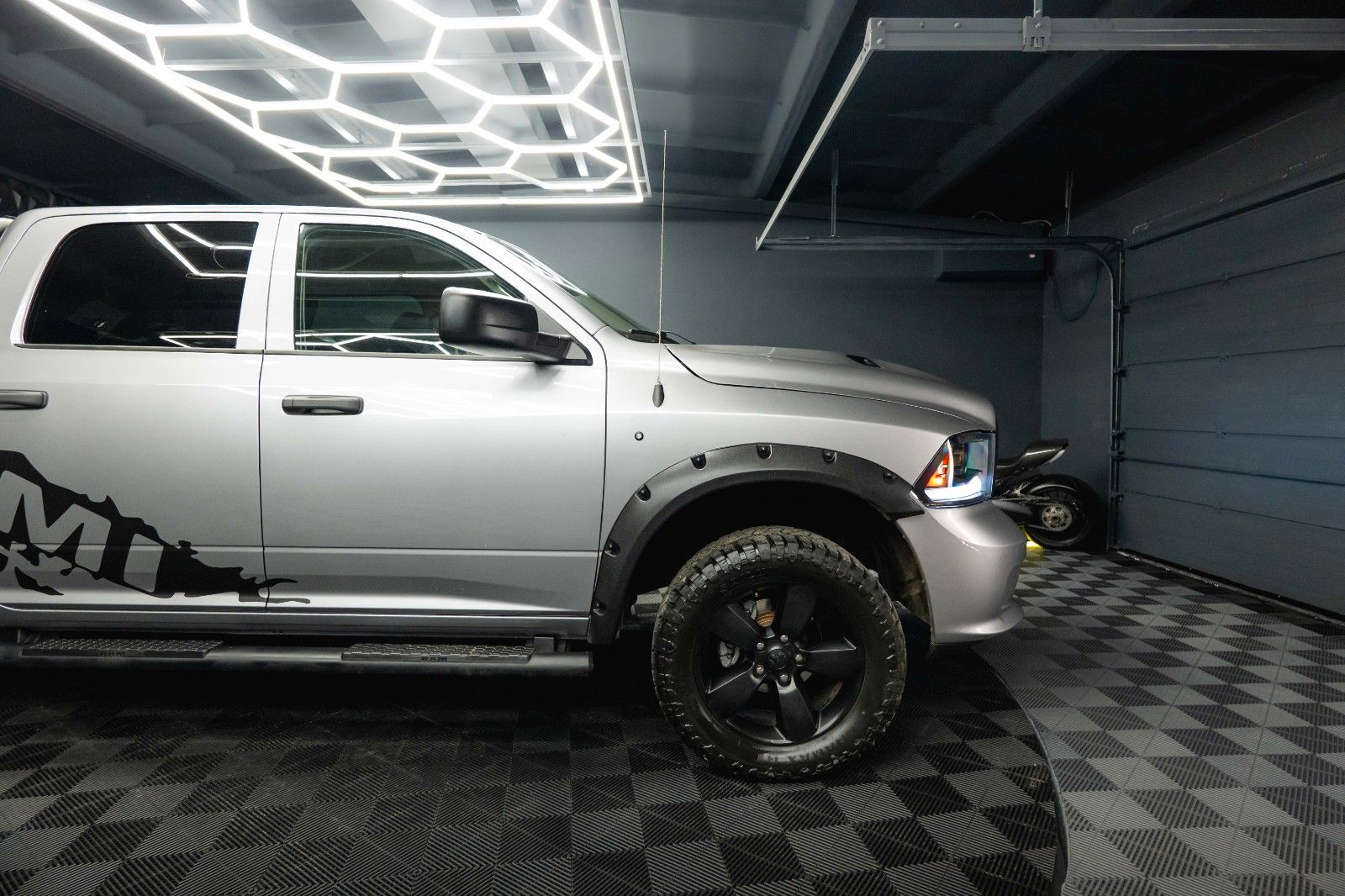 Fahrzeugabbildung Dodge RAM 5.7 V8 HEMI 4x4 OFFROAD Night-Paket *LED*AHK