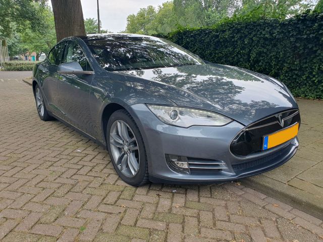 Tesla Model S 85 PANORAMA LEDER XENON FREE SUPERCHARGI