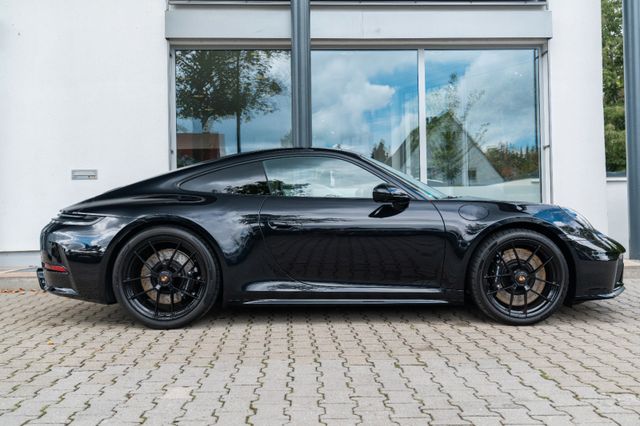 Porsche 992.2 Carrera 4 GTS / COUPE / 18 WEGE / LED Porsche 992.2 Carrera 4 GTS / COUPE / 18 WEGE / LED