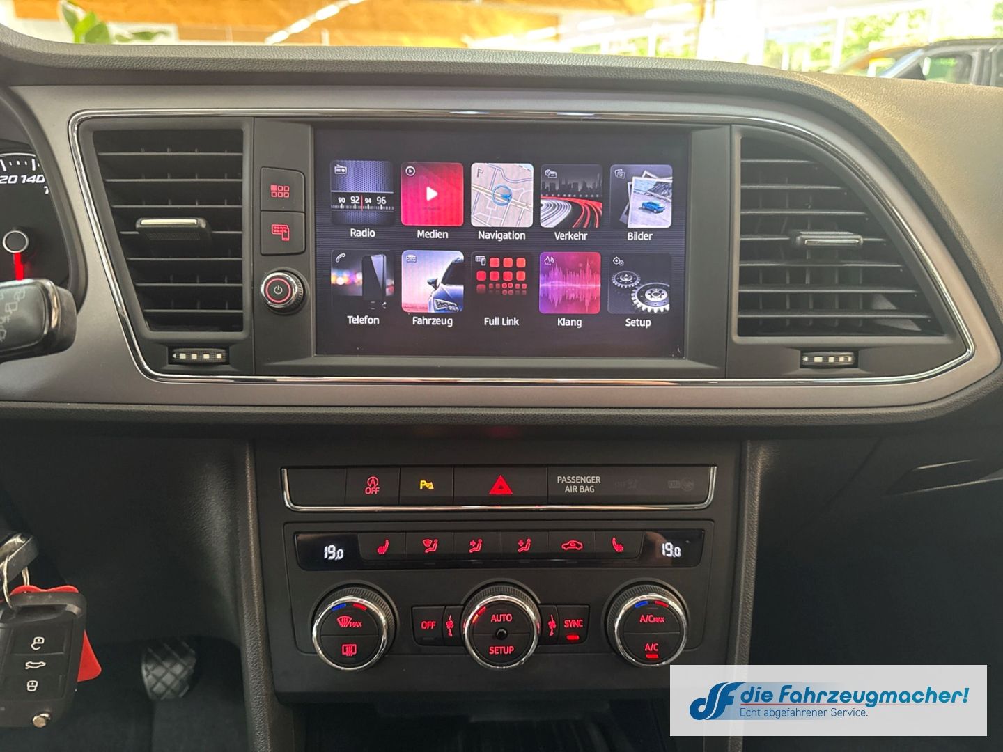 Fahrzeugabbildung SEAT Leon Ecomotive Style Navi LED Sperrdiff. Mehrzon