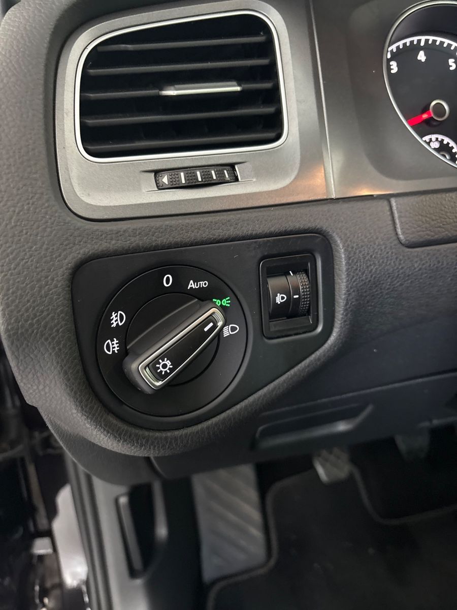 Fahrzeugabbildung Volkswagen Golf VII Lim. Lounge BMT