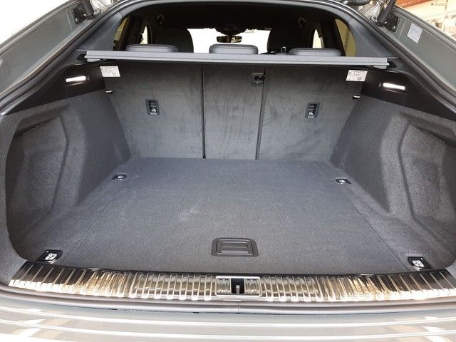 Fahrzeugabbildung Audi e-tron Sportback 55 S line black edition Matrix