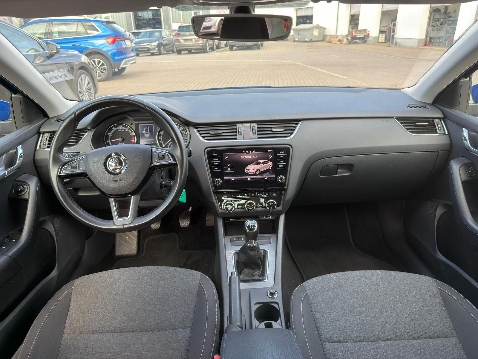 Fahrzeugabbildung SKODA Octavia Lim.*STNDHZNG*SZHZNG*TEMPOMAT*CARPLAY*