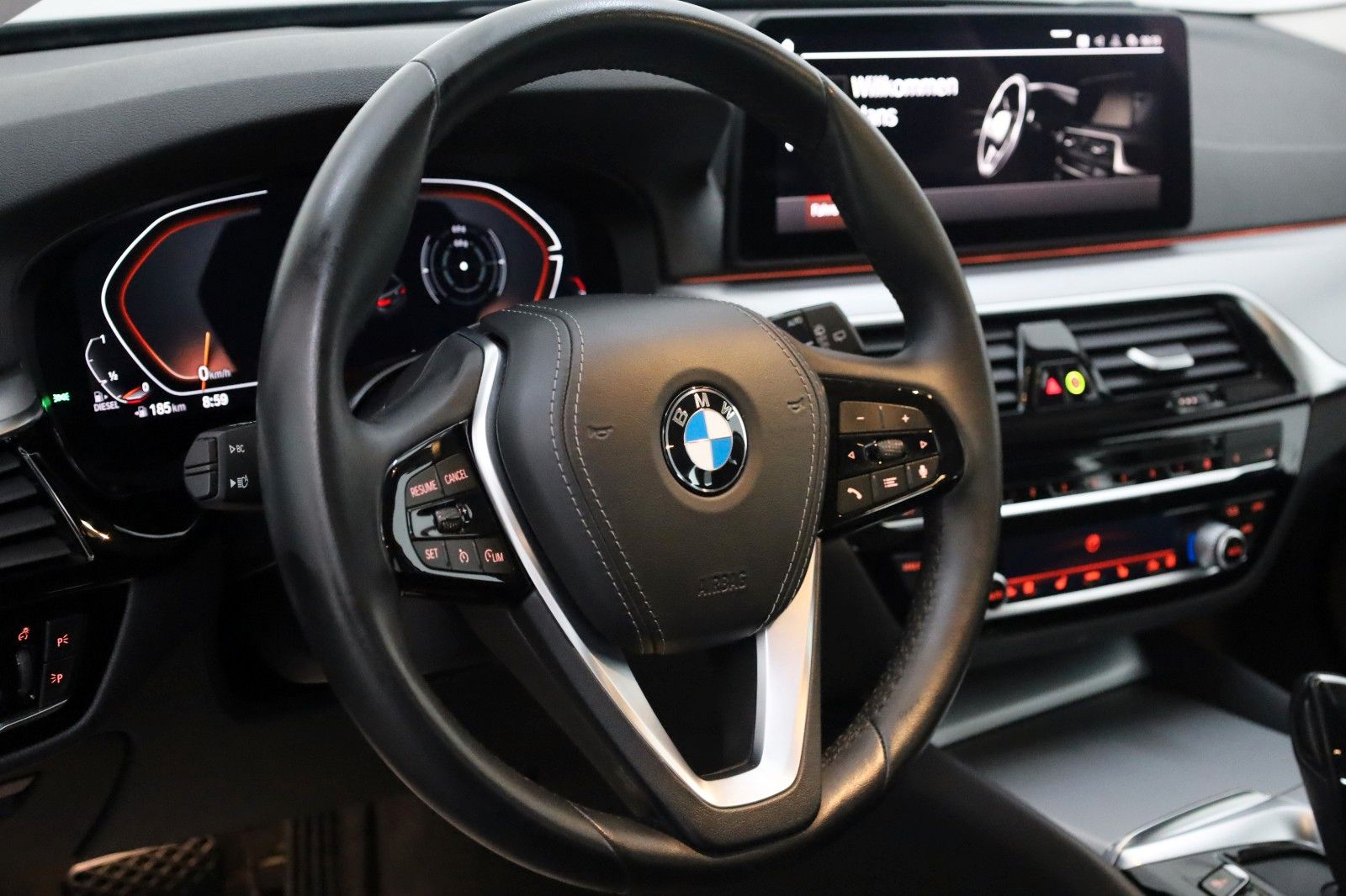 Fahrzeugabbildung BMW 520 d xDrive,Leder,Navi,LED,SH,Kamera,DAB,AHK