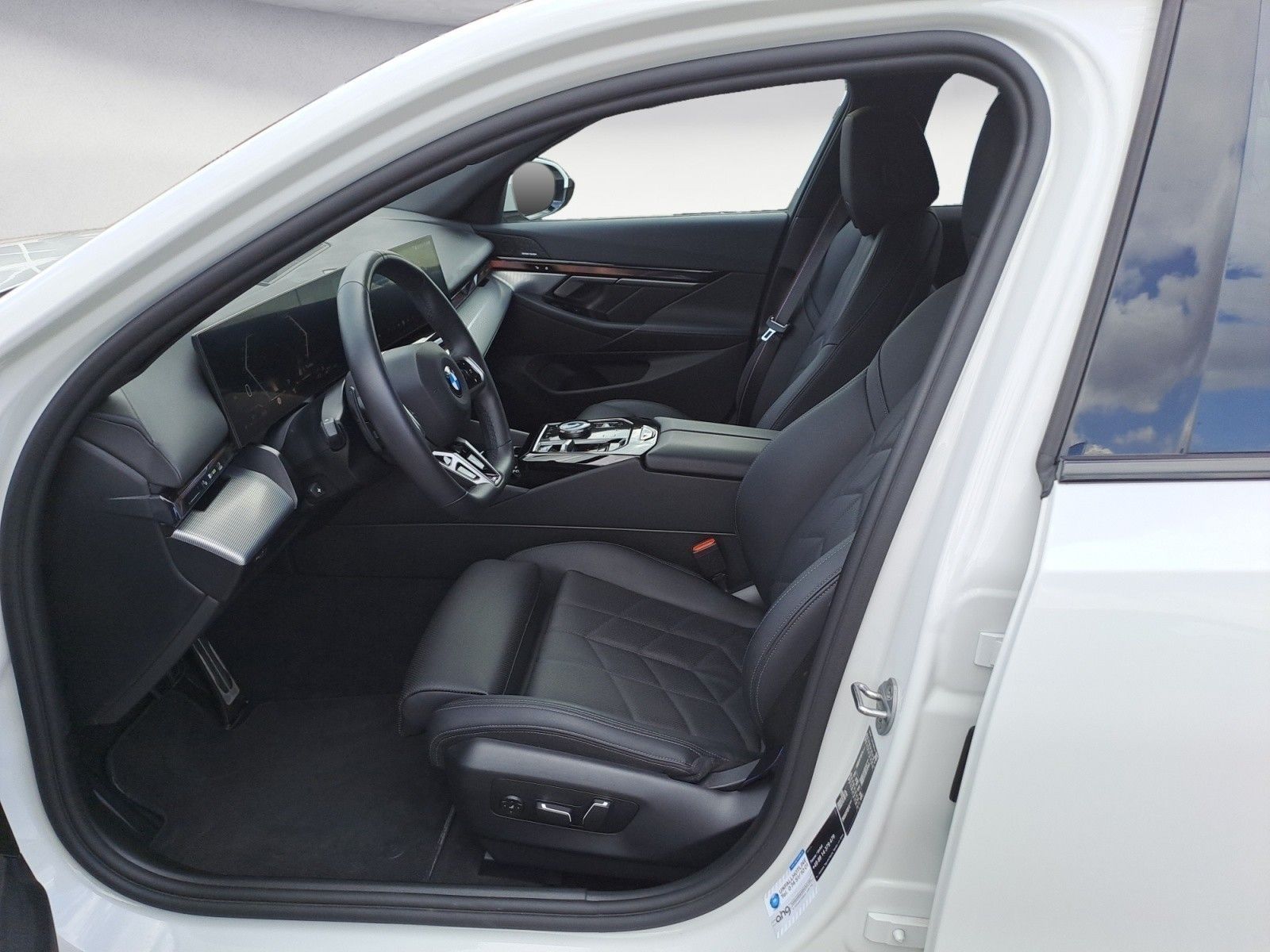 BMW 520i Touring M Sportpaket pro foto 10