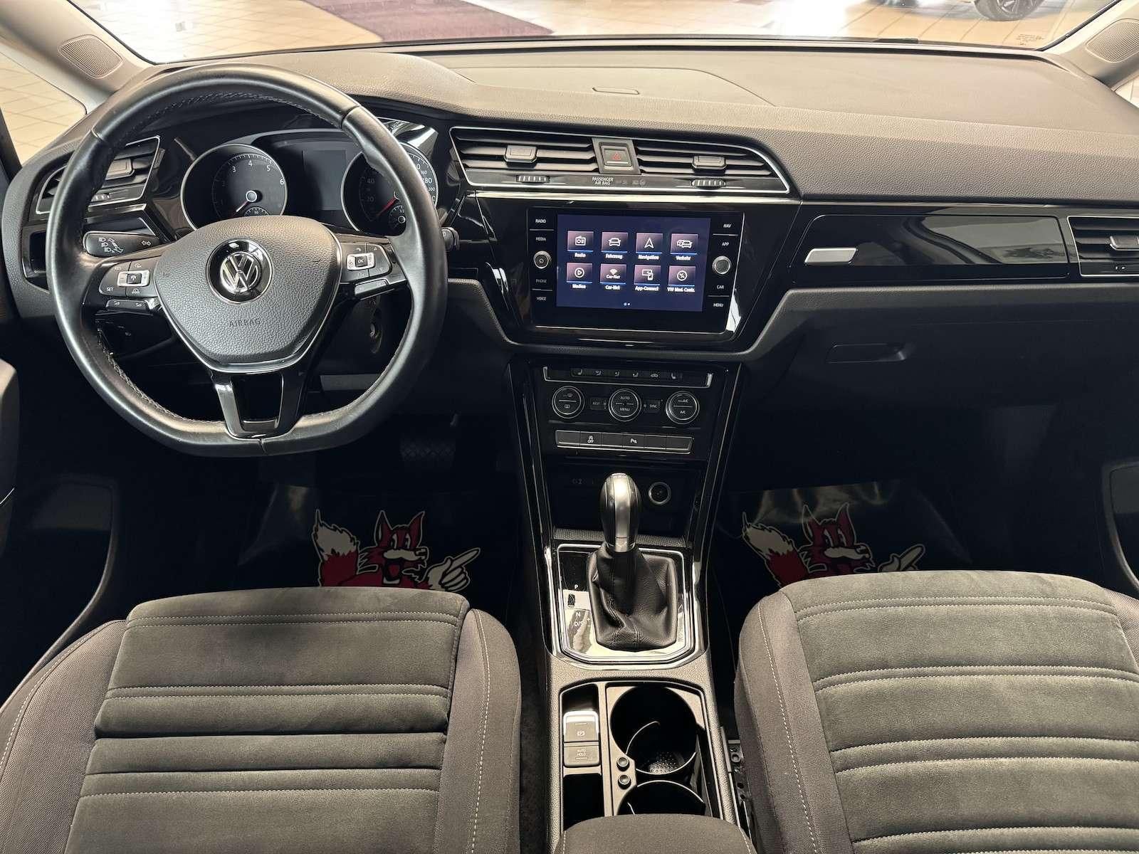 Fahrzeugabbildung Volkswagen Touran 150 DSG R-Line/7Sitz/LED/Navi/ACC/Mass...