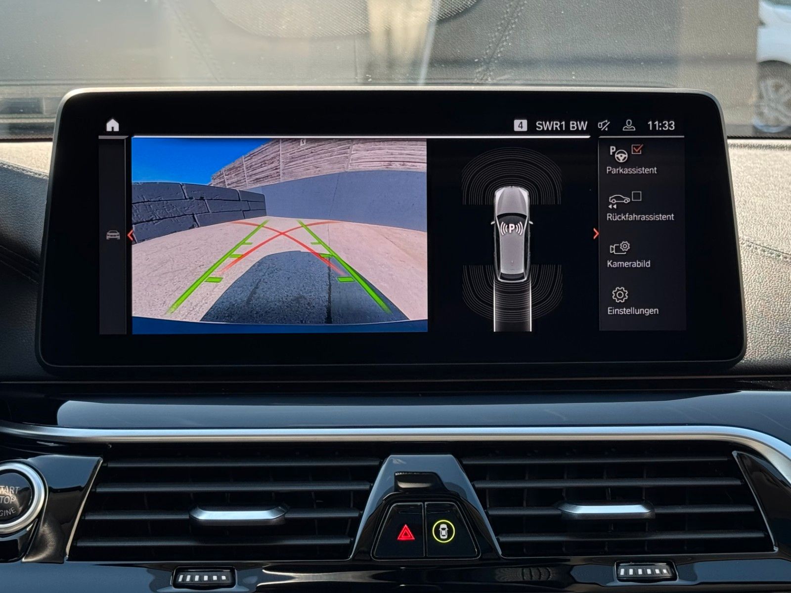 Fahrzeugabbildung BMW 520i Touring Luxury Line Pano Leder HiFi CAM AHK
