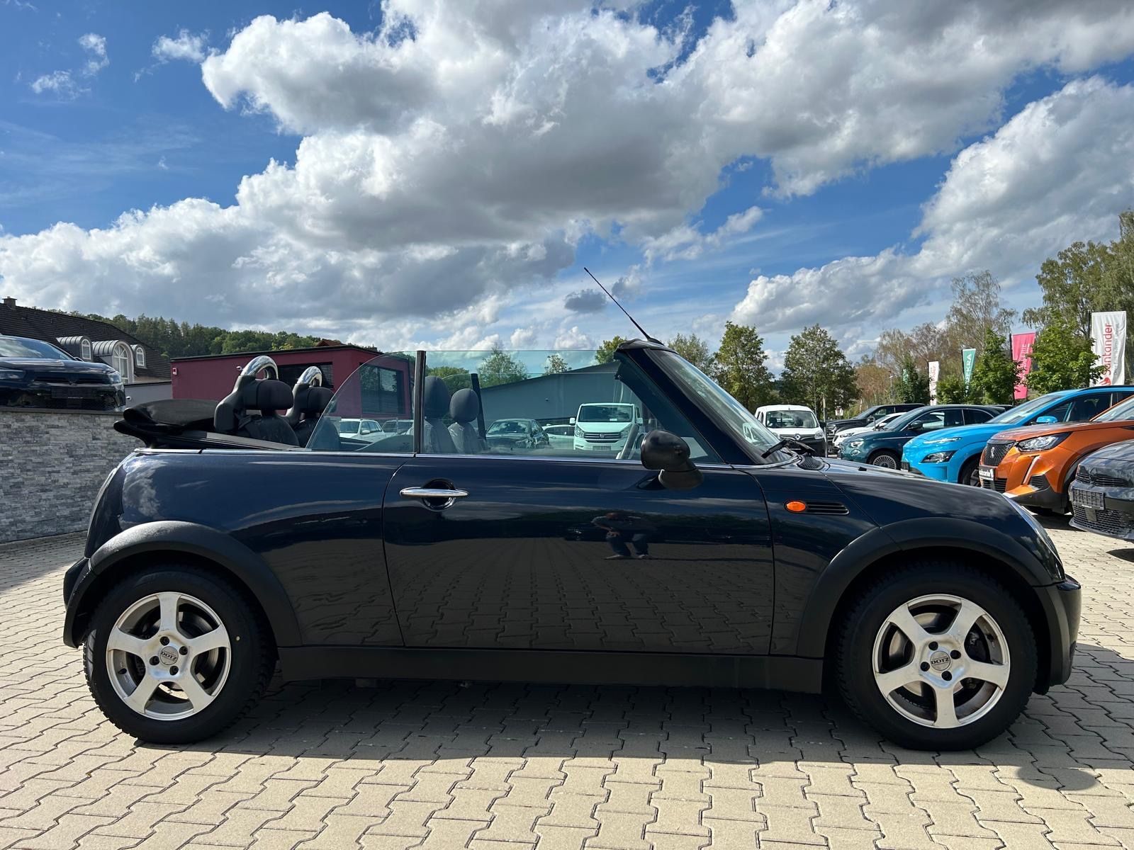Fahrzeugabbildung MINI ONE Cabrio°Tüv 7-28°