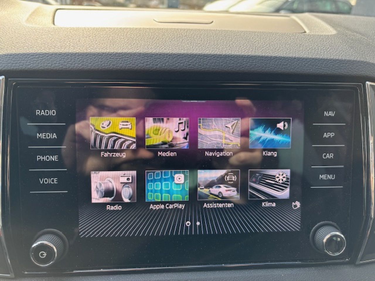 SKODA Karoq 1.5 TSI ACT Selection AHK Navi ACC