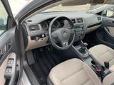 Volkswagen JETTA 1.6TDI COMFORTL*MFL*ALU*TEMPOMAT*SHZ... - Volkswagen Jetta aus 2011 mit Diesel-Antrieb
