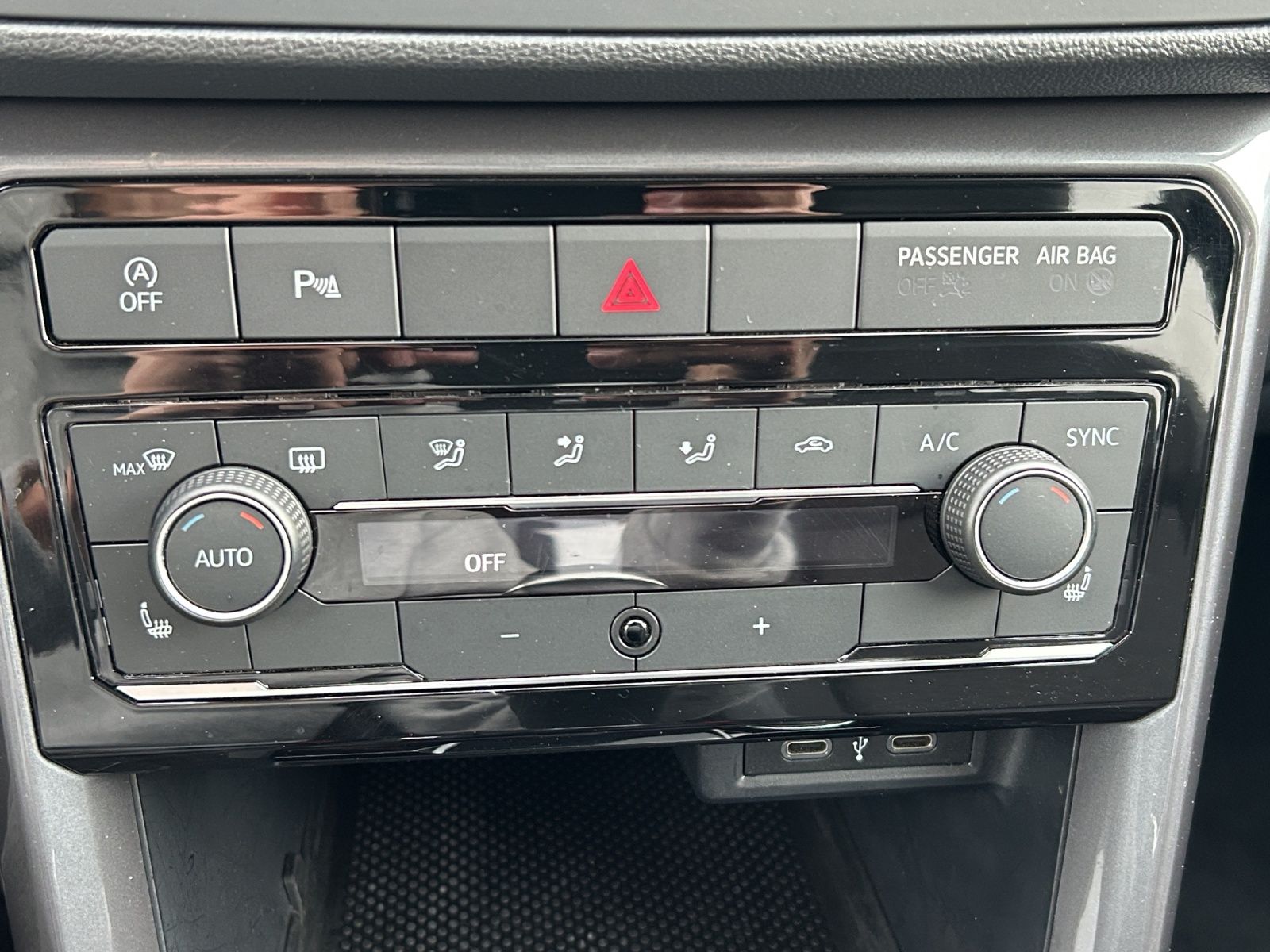 Fahrzeugabbildung Volkswagen T-Cross TSI Style R-Line LED Navi RFK SH 17"