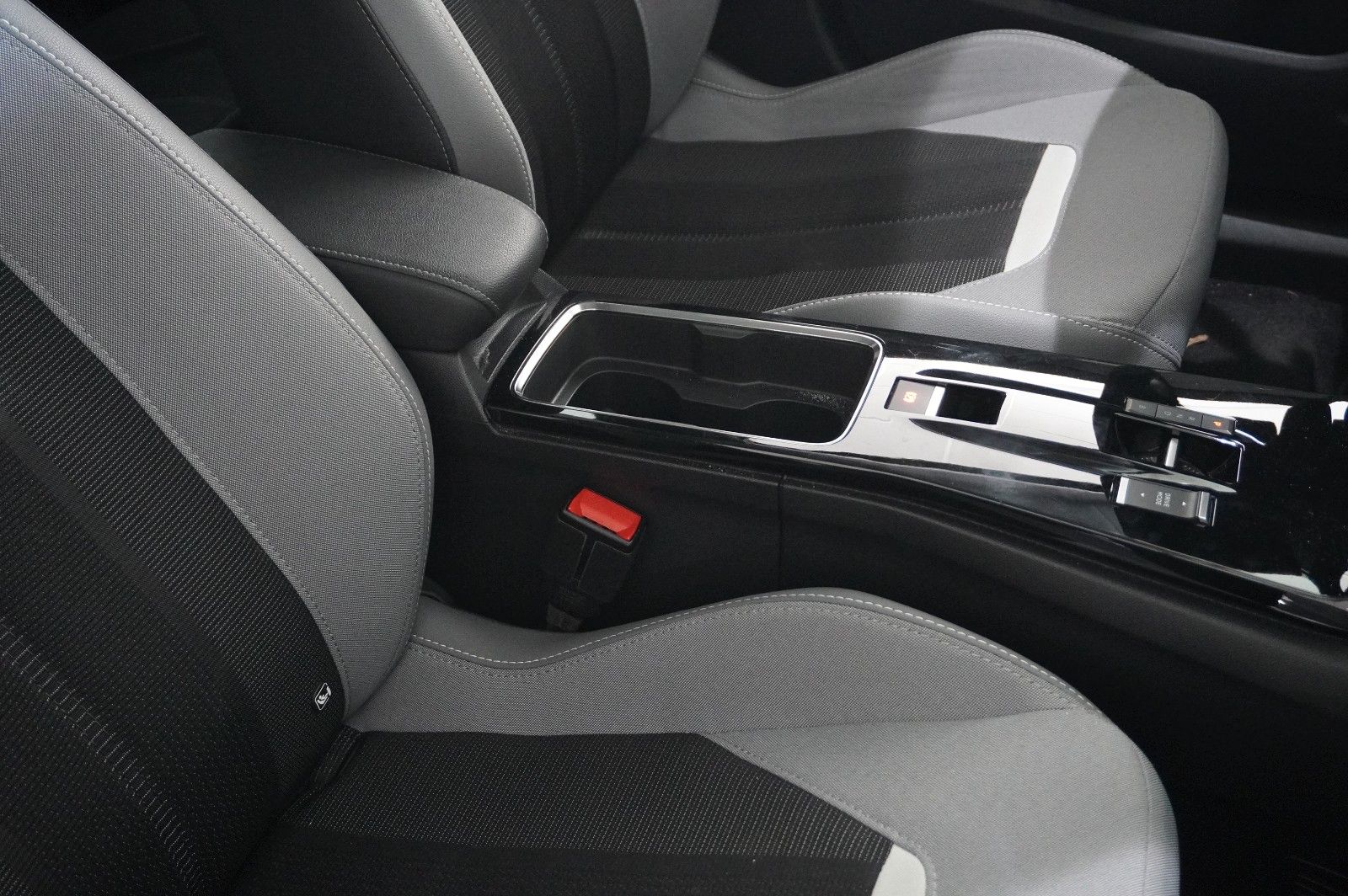 Fahrzeugabbildung Opel Mokka-e ELEGANCE 3-PHASIG NAVI/LED/KAMERA/SPORT