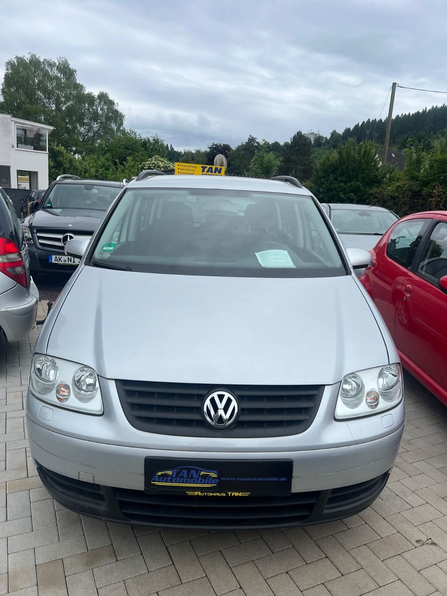 Fahrzeugabbildung Volkswagen Touran 1.6 Conceptline * 7.SITZER *KAMERA *