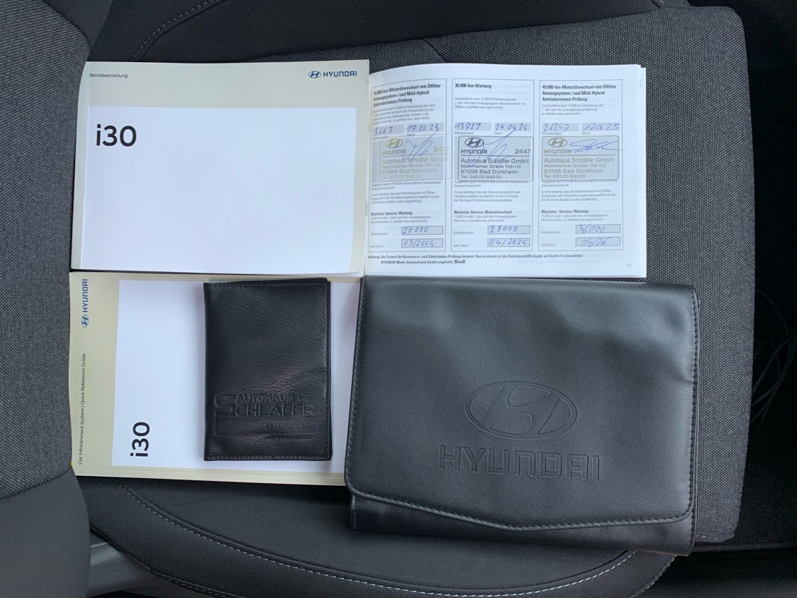 Fahrzeugabbildung Hyundai i30 1.0 T-GDI Edition 30 8x bereift 1Hd