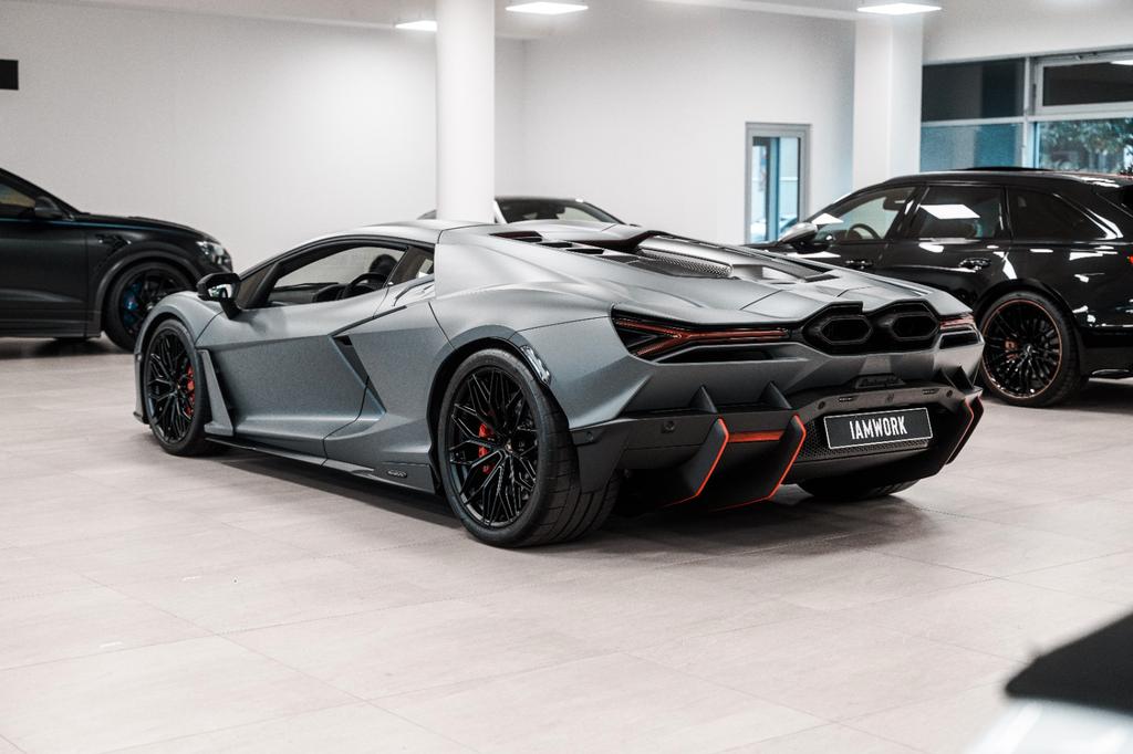 Lamborghini Revuelto