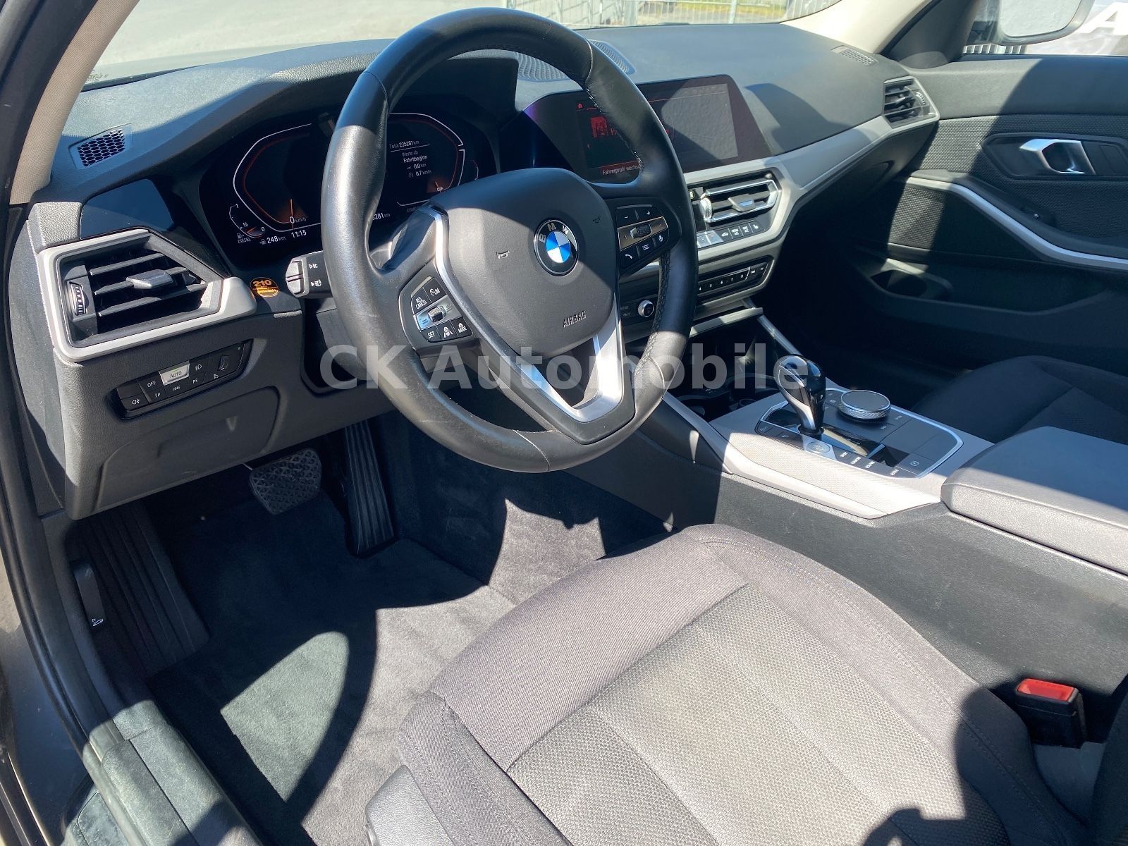 Fahrzeugabbildung BMW 318d Touring Advantage/LiveCockpit/Navi/Laser/AH