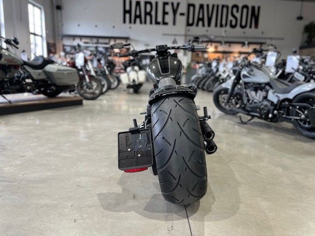 Fahrzeugabbildung Harley-Davidson FXBR Breakout Umbau Jekill Airride 260er Custom
