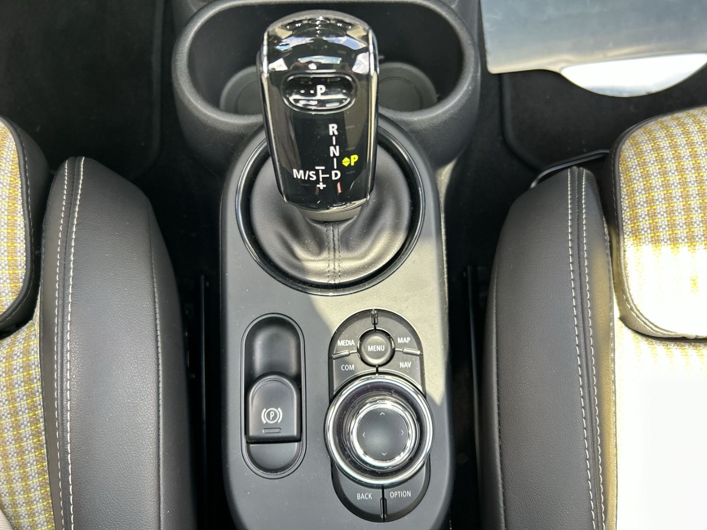 Fahrzeugabbildung MINI Cooper John Cooper Works Trim Vollausstattung Pa