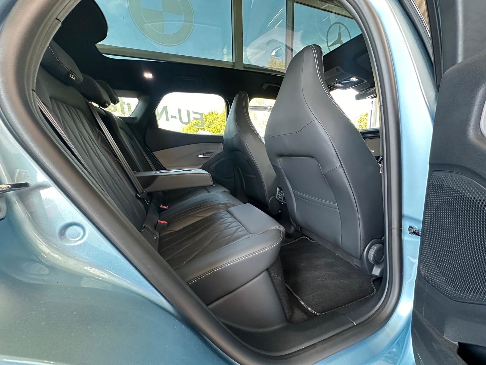 Fahrzeugabbildung Ford Explorer Premium RWD range extender