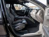 Volvo XC60 B4 Plus Dark - Volvo XC60: 4d