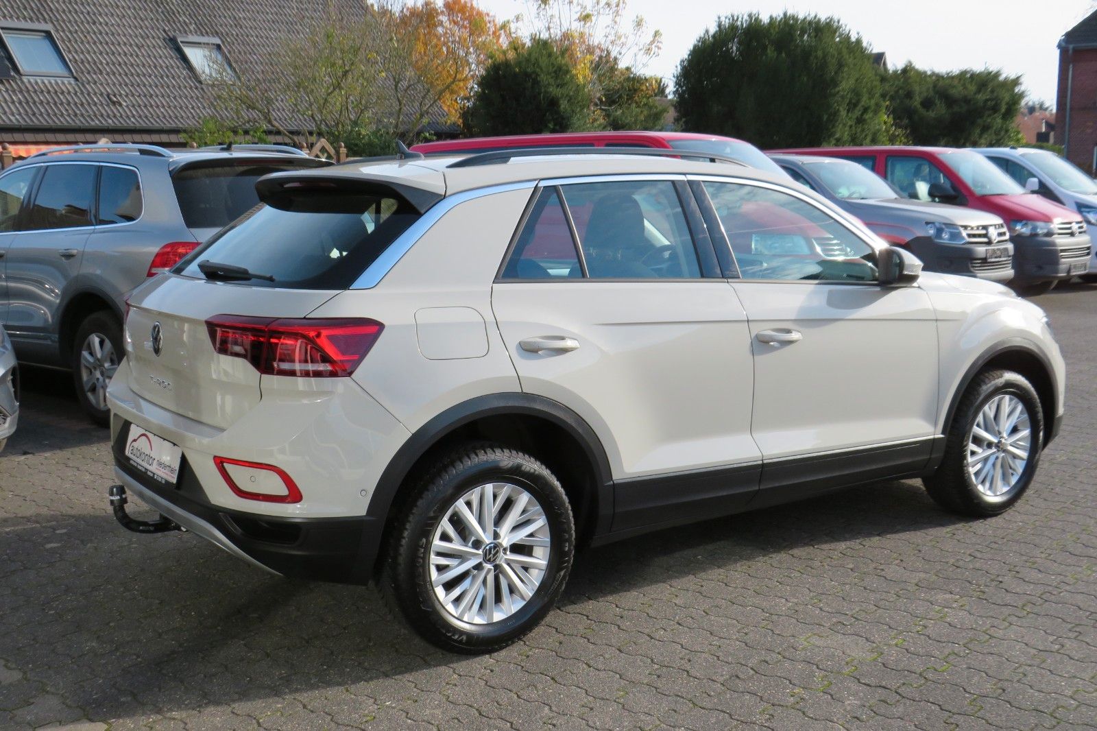 Fahrzeugabbildung Volkswagen T-Roc Life DSG AHK NAVI SITZH. APP-CON. LED 1Hd