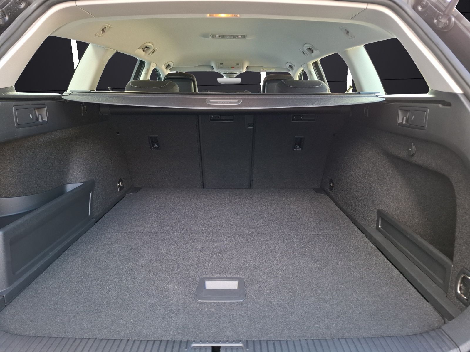 Fahrzeugabbildung Volkswagen Passat Variant TSI Business DSG STH Matrix Navi