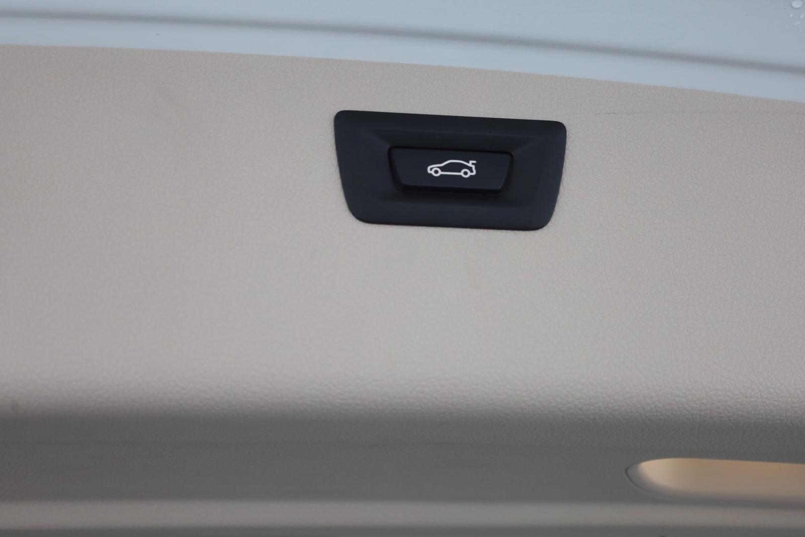 BMW 320i Touring Advantage LED Navi Schiebedach AHK