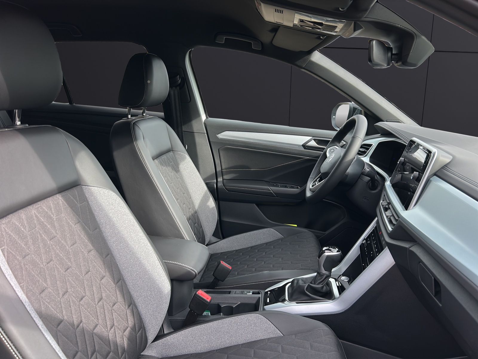 Fahrzeugabbildung Volkswagen T-Roc Goal TSI DSG LED+ ACC SH RearView Ambiente