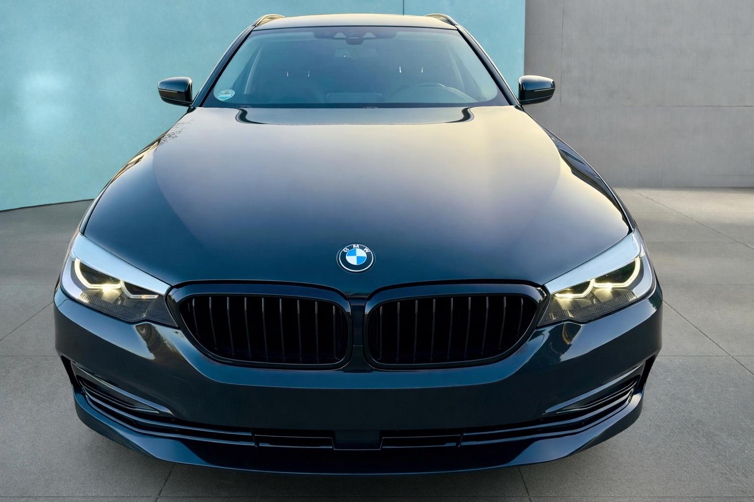 BMW 520d Touring * SPORTLINE*AUTOMATIK*LED* NAVI*