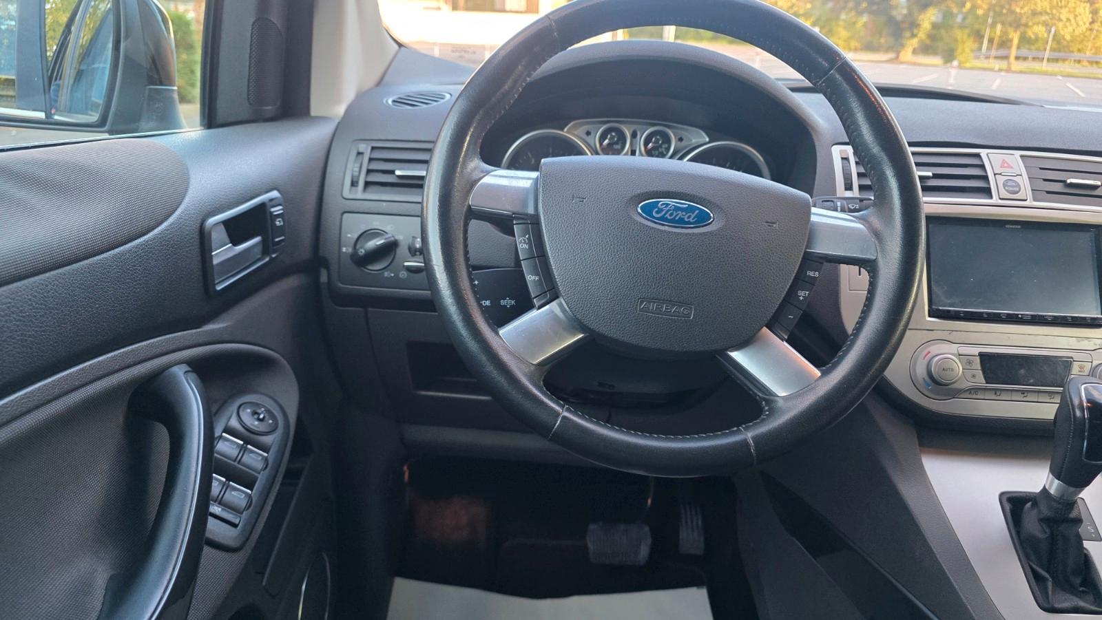 Ford Kuga Titanium 2.5 Turbo 5 cyl. 200 ch BVA 4x4 / Carnet complet / GPS / Sièges chauffants / Attelage 2,1 t
