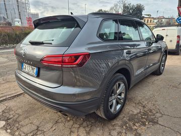 Volkswagen Touareg - 3