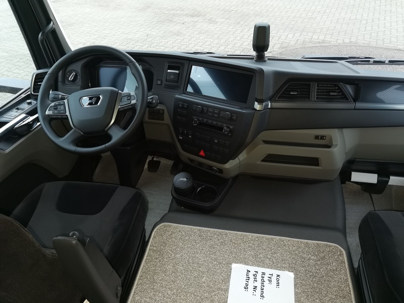 Fahrzeugabbildung Phoenix Top-Alkoven 8400 BMQRSL M25
