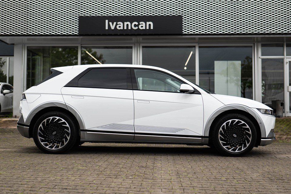 Fahrzeugabbildung Hyundai IONIQ 5 77,4kWh AWD UNIQ Pano Relax 20''