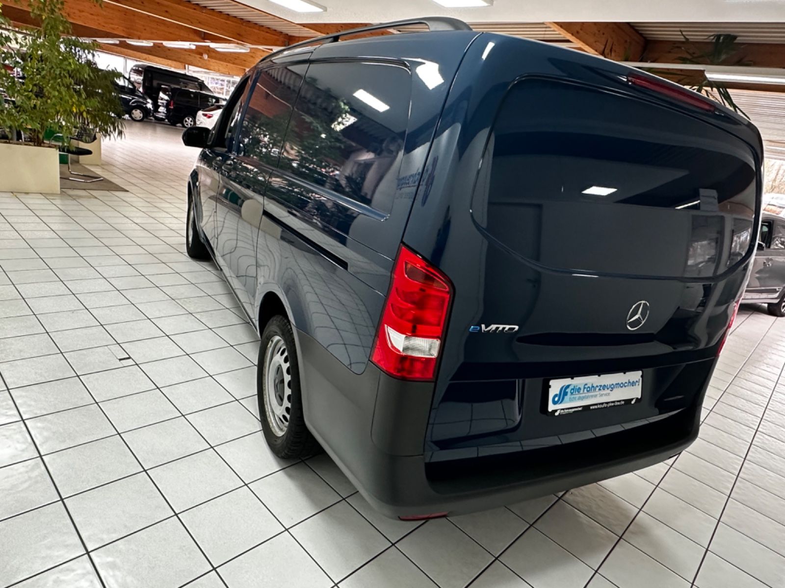 Fahrzeugabbildung Mercedes-Benz Vito Kasten eVito 111 lang