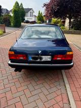 BMW E32 750i - BMW 750: E32 750i