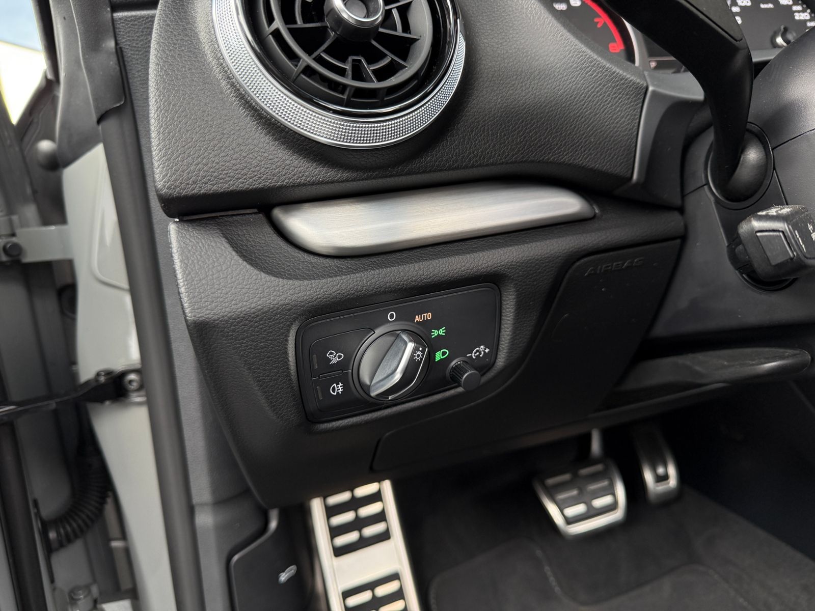 Fahrzeugabbildung Audi A3 Cabriolet S-Line LED NAVI ALU