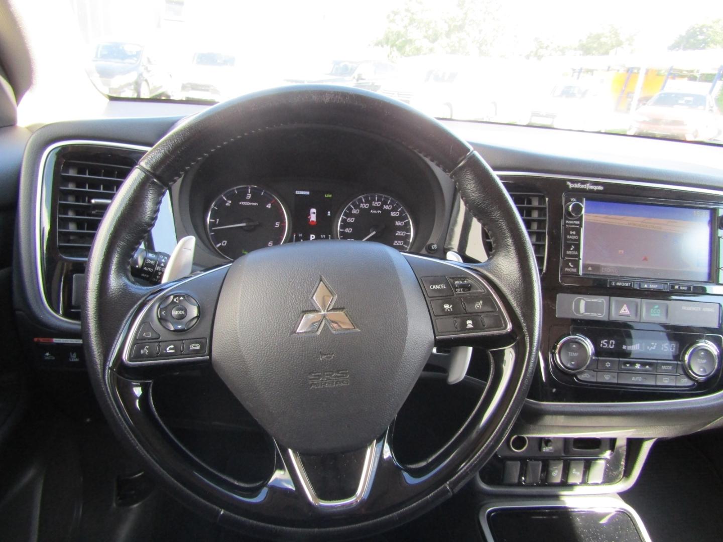 Mitsubishi Outlander Top 4WD 7-SITZER AUTOMATIK KAMERA NAVI