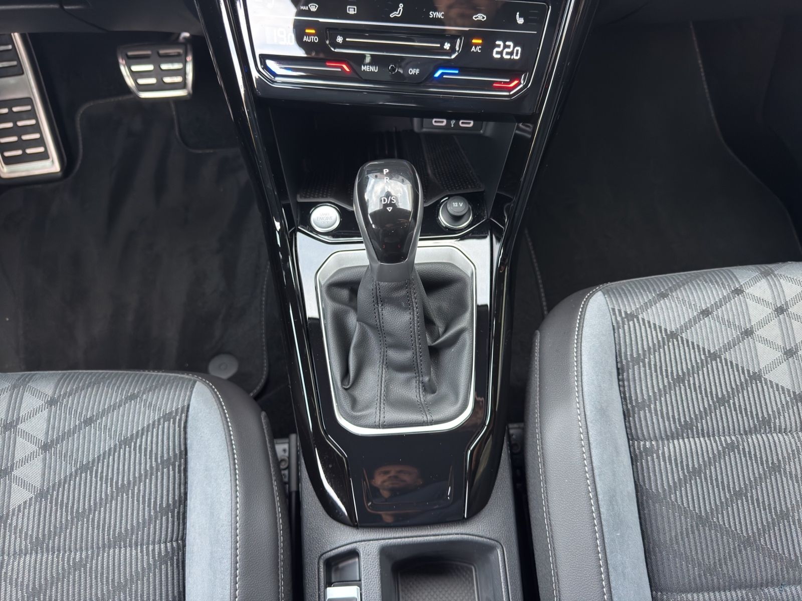 T-Roc 1.5 TSI DSG R-Line *AHK*IQ.LIGHT*NAVI*