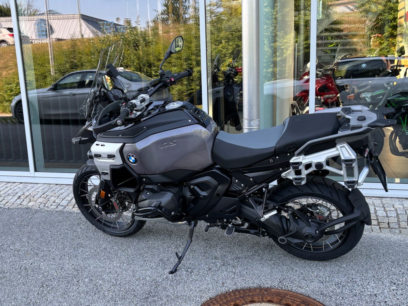 Fahrzeugabbildung BMW R 1300 GS Adventure 3 Pakete Triple Black