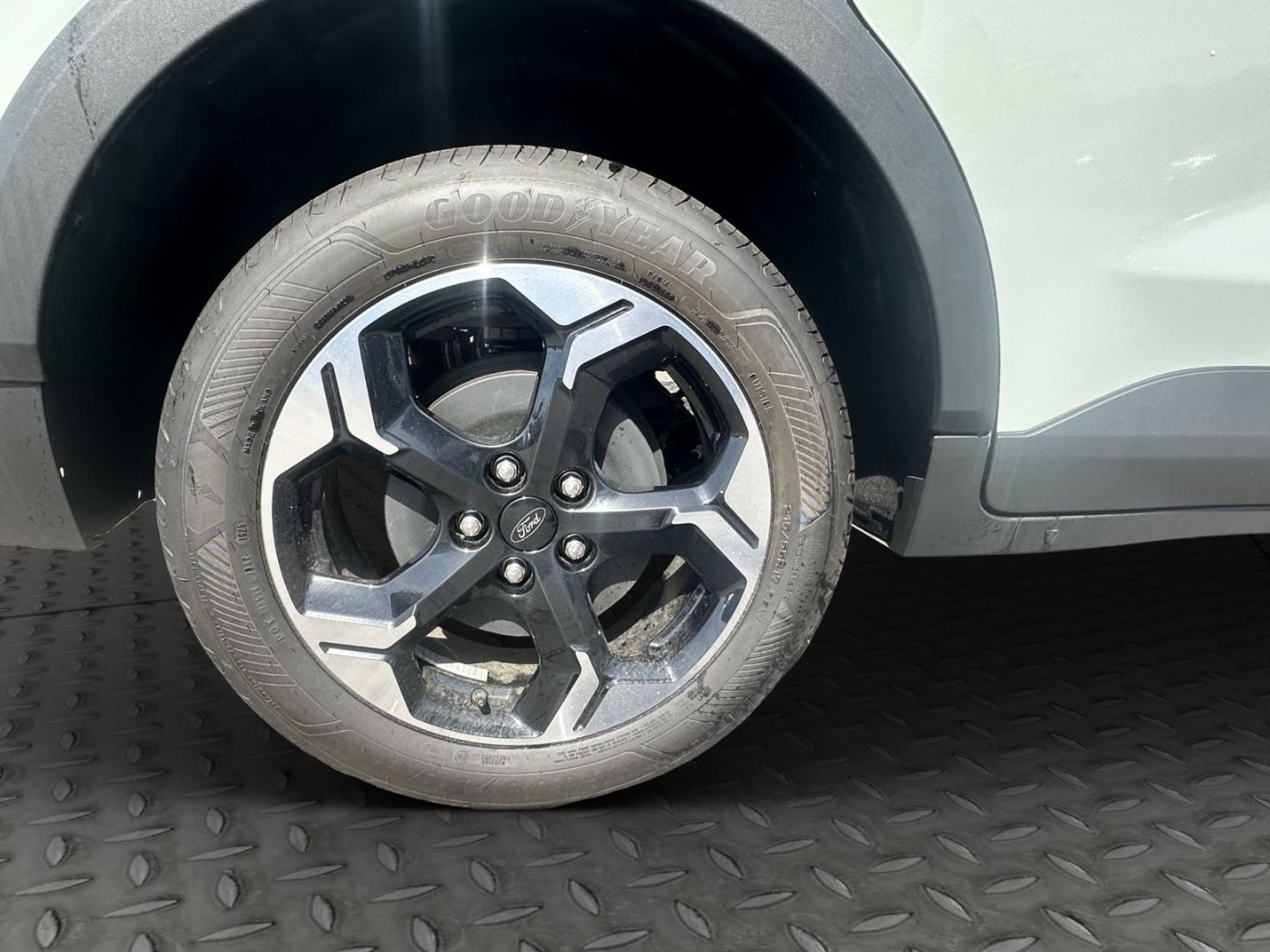Fahrzeugabbildung Ford Tourneo Courier Active 1.0 EcoBoost WINTERPAKET