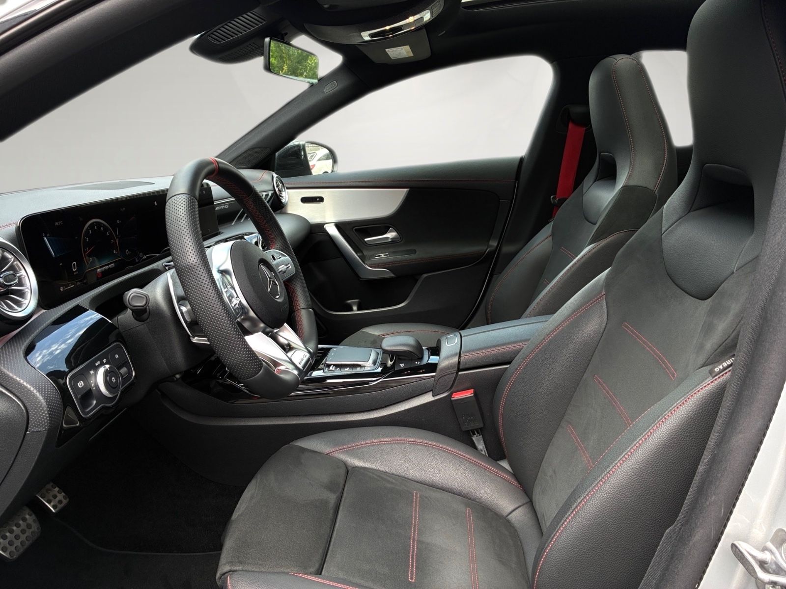Mercedes-Benz CLA 35 AMG 4M Pano Kamera Multibeam Ambiente LED foto 8