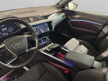 Audi Q8 e-tron - 11