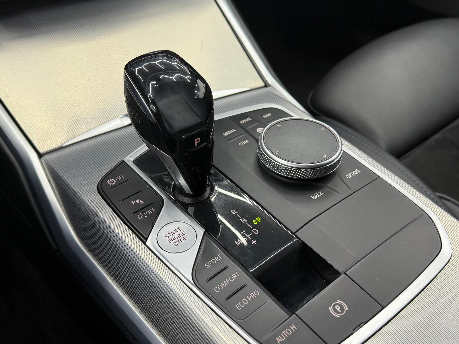 Fahrzeugabbildung BMW 330i xDrive M-SPORT/LIVE COC/HiFi/DEUTSCH