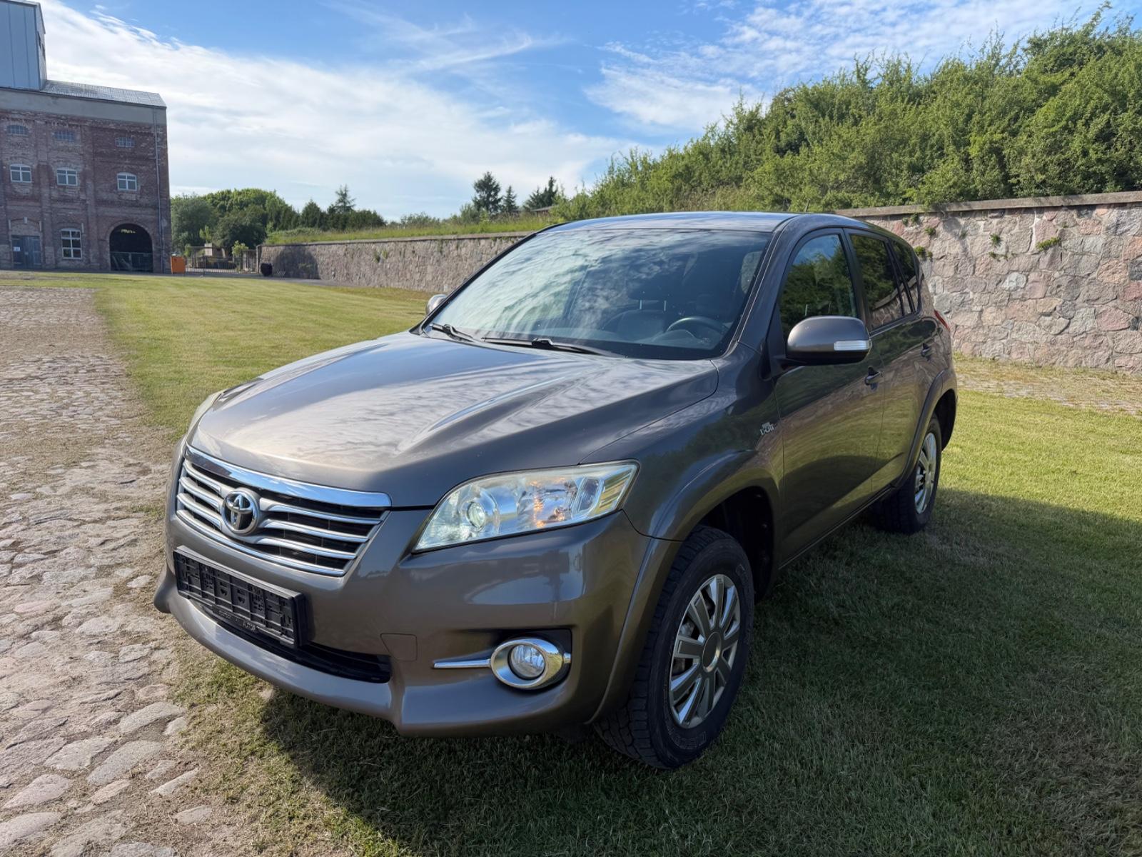 Toyota RAV 4 Executive / Xenon / Aut / 2.2 / Kamera /