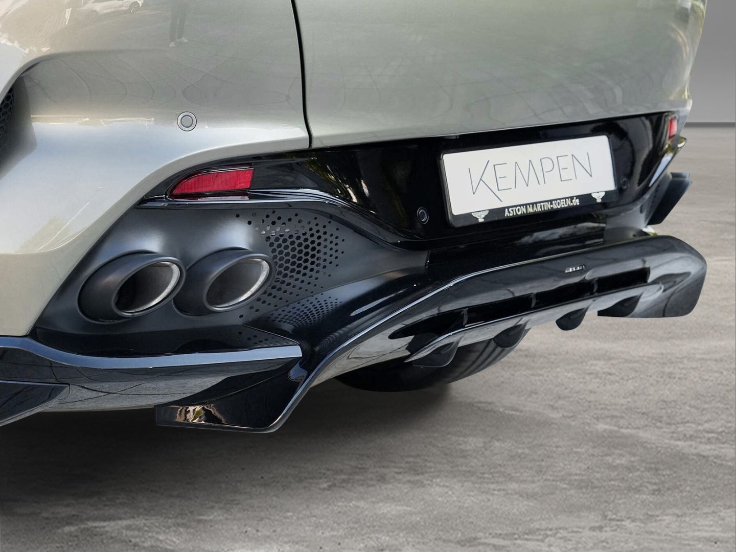 Aston Martin DBX 707 Titanium Grey / Onyx Black foto 12