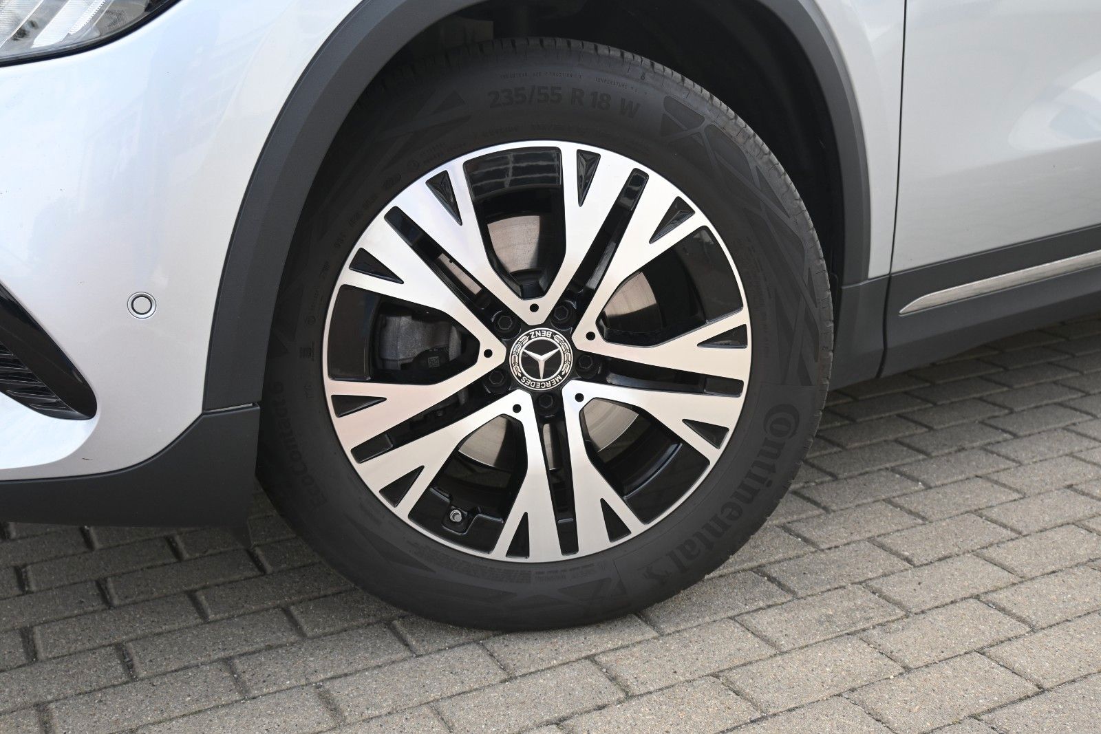 Fahrzeugabbildung Mercedes-Benz GLA 200 DKG Progressive*PANO*CAM*Totw.*AHK
